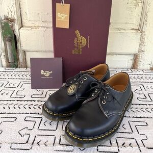 Dr. Martens from England 1461 black leather Oxford shoes - marked 8/Fit 9 to 9.5